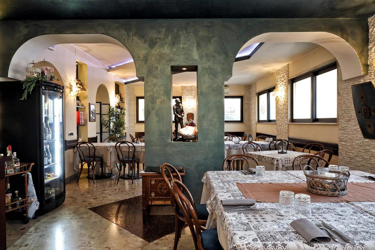 Hotel Al Castello Pomezia Exterior photo