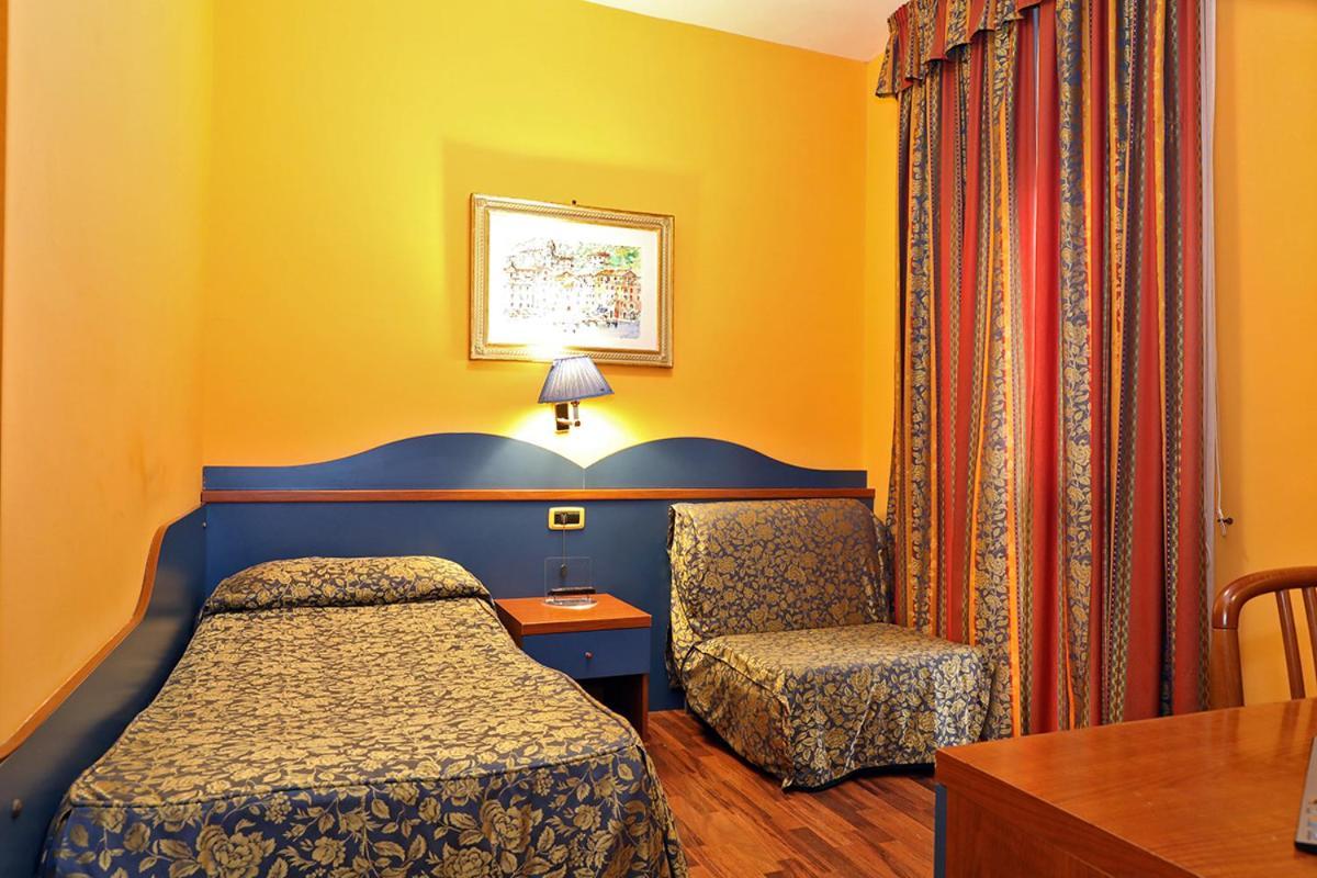 Hotel Al Castello Pomezia Exterior photo