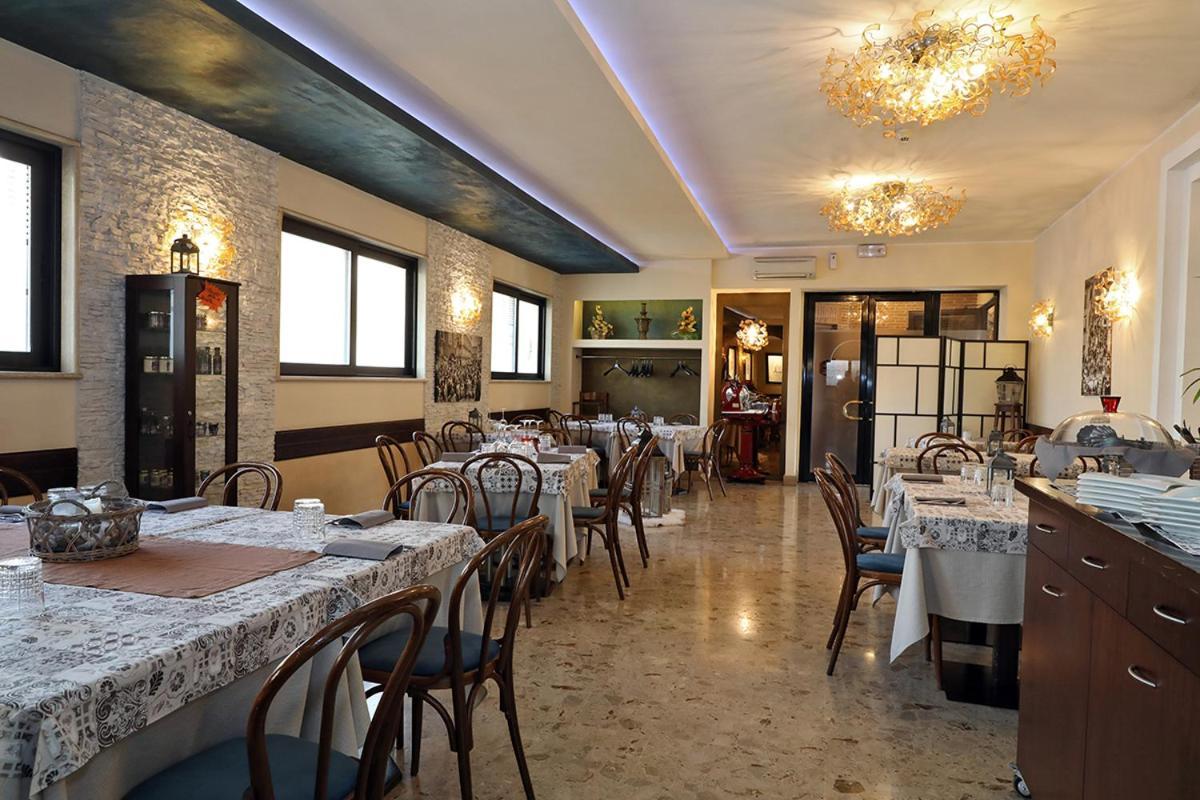 Hotel Al Castello Pomezia Exterior photo