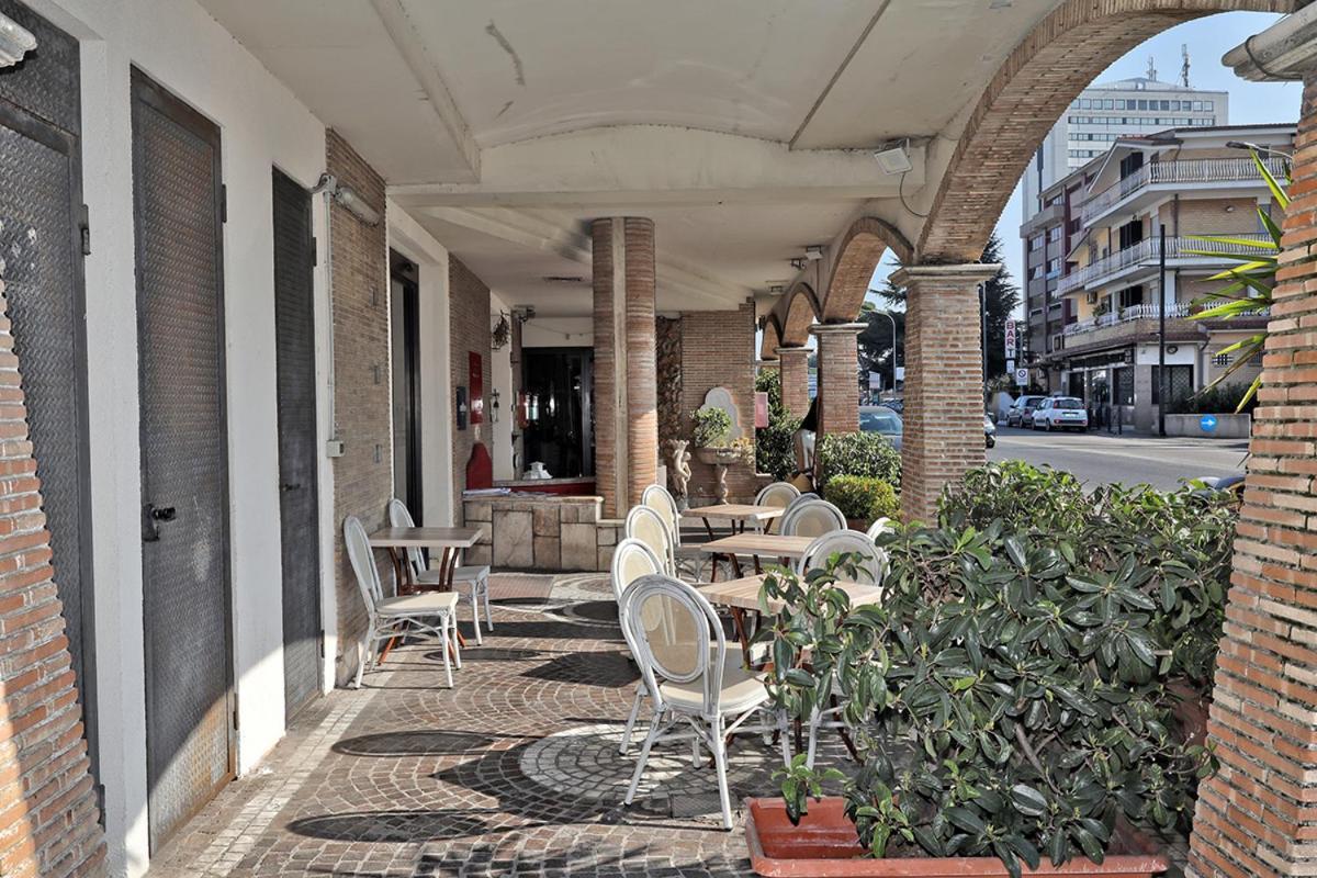 Hotel Al Castello Pomezia Exterior photo