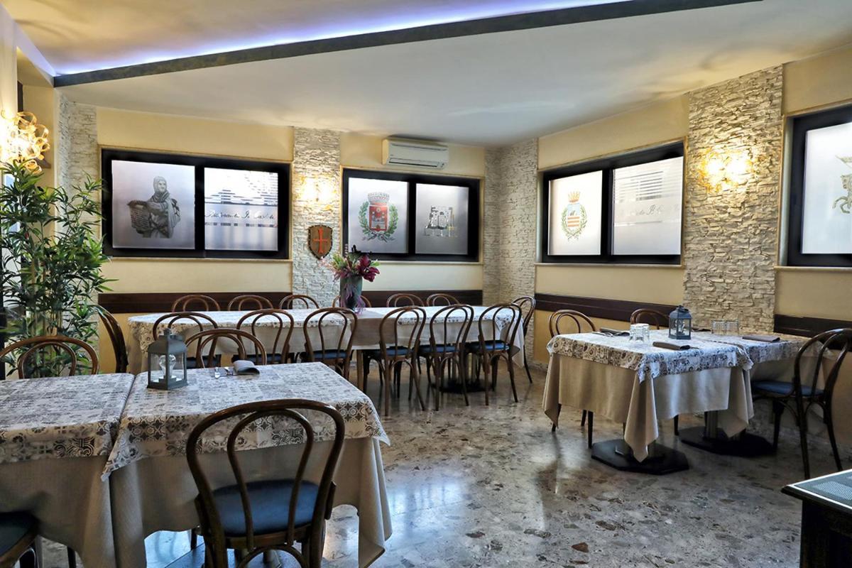 Hotel Al Castello Pomezia Exterior photo