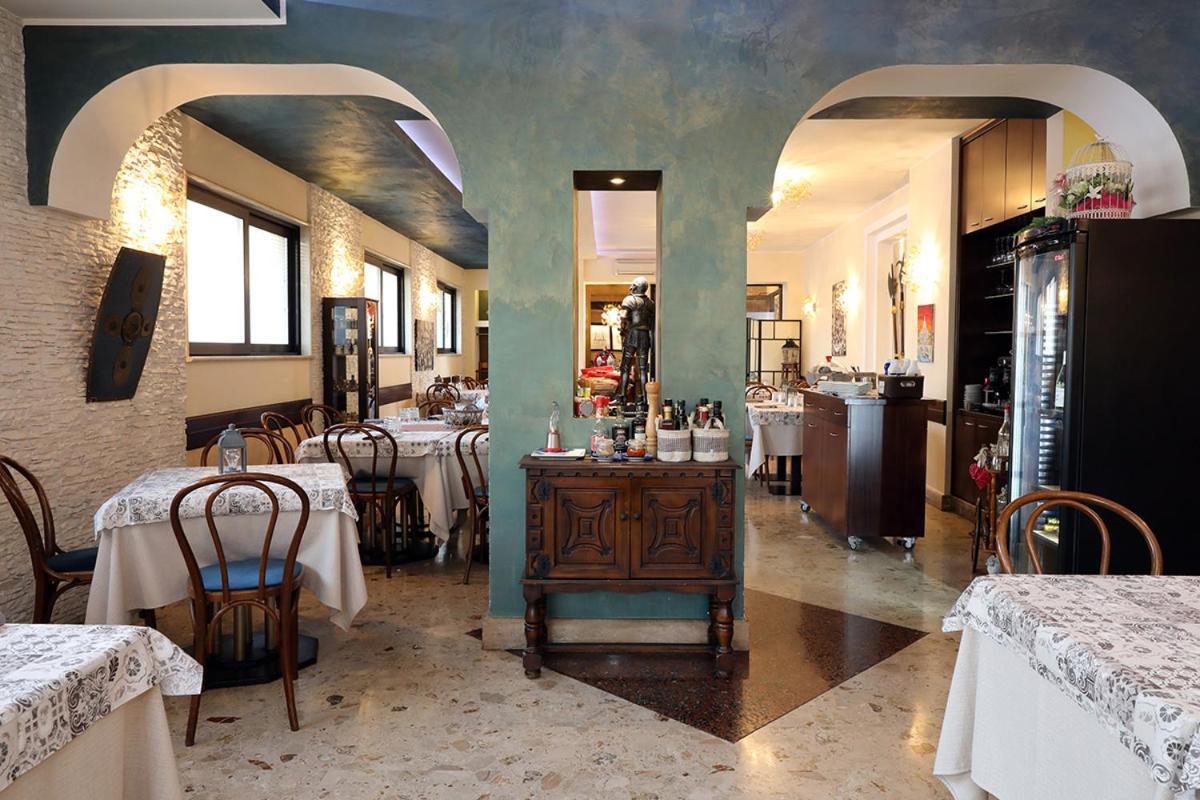 Hotel Al Castello Pomezia Exterior photo