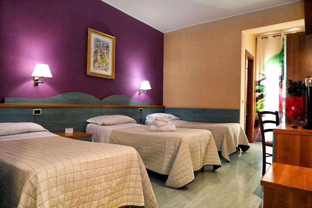 Hotel Al Castello Pomezia Exterior photo
