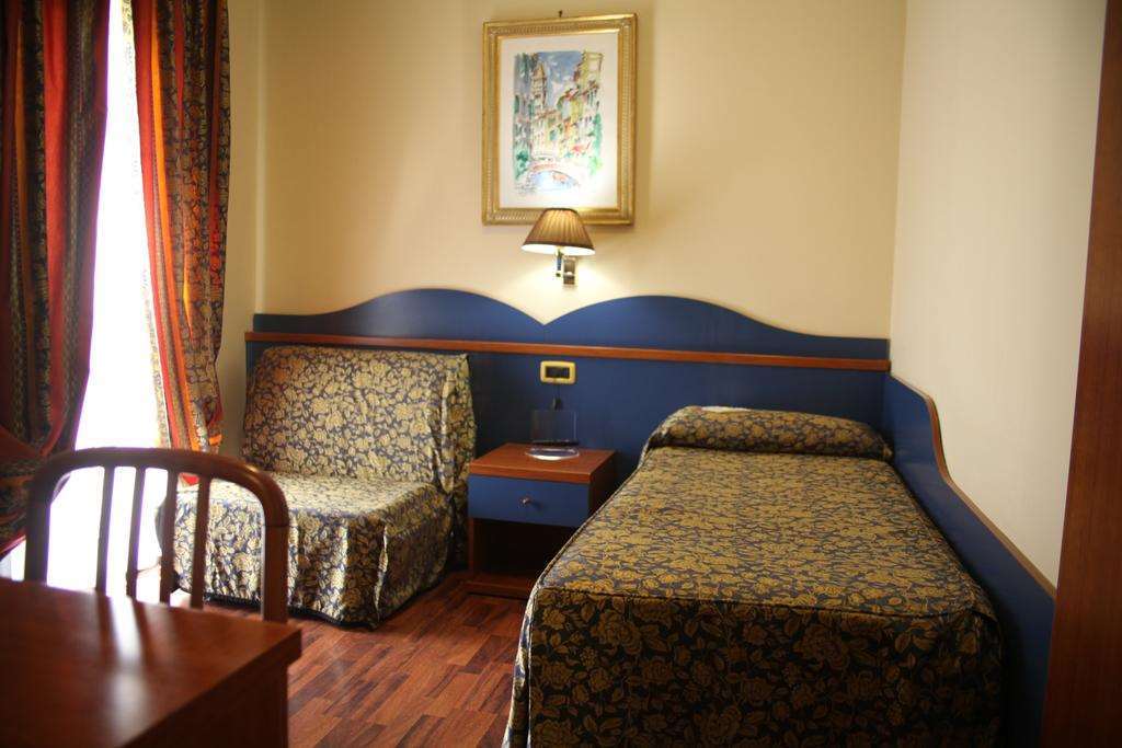 Hotel Al Castello Pomezia Room photo
