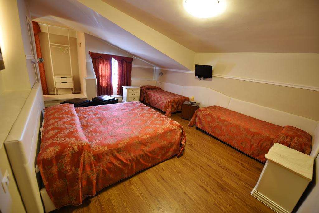 Hotel Al Castello Pomezia Room photo