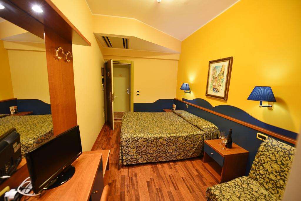Hotel Al Castello Pomezia Room photo
